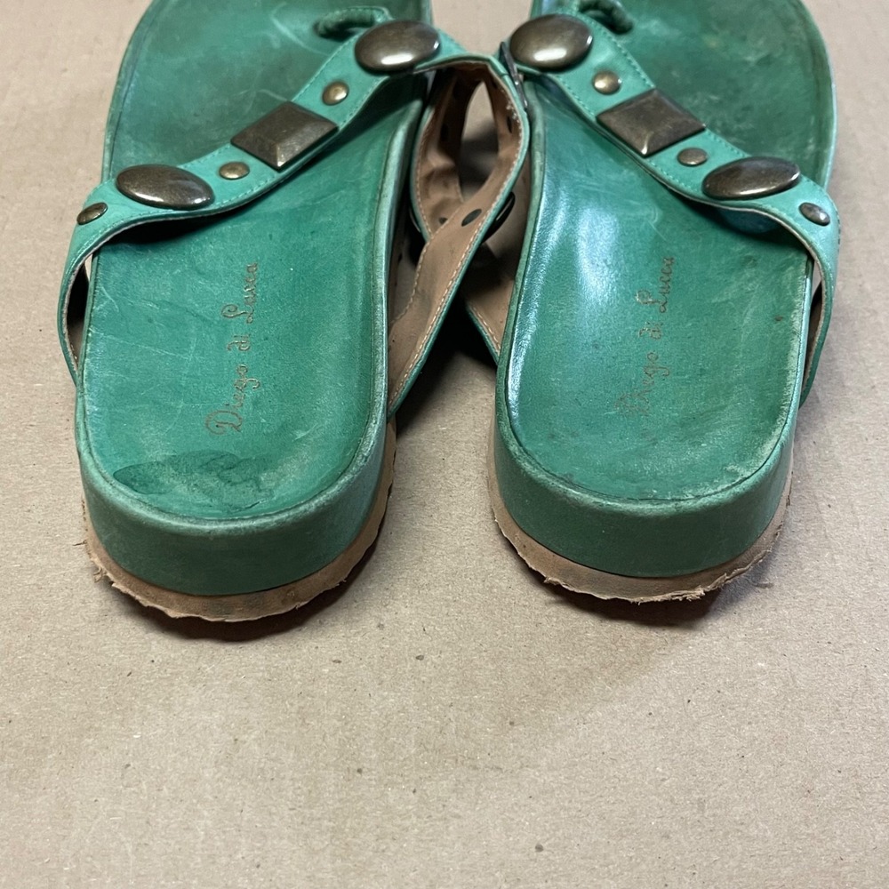 Diego di Lucca Womens Sz 8 Emerald Amora Studded Medallion Leather Thong Sandals - Picture 8 of 10